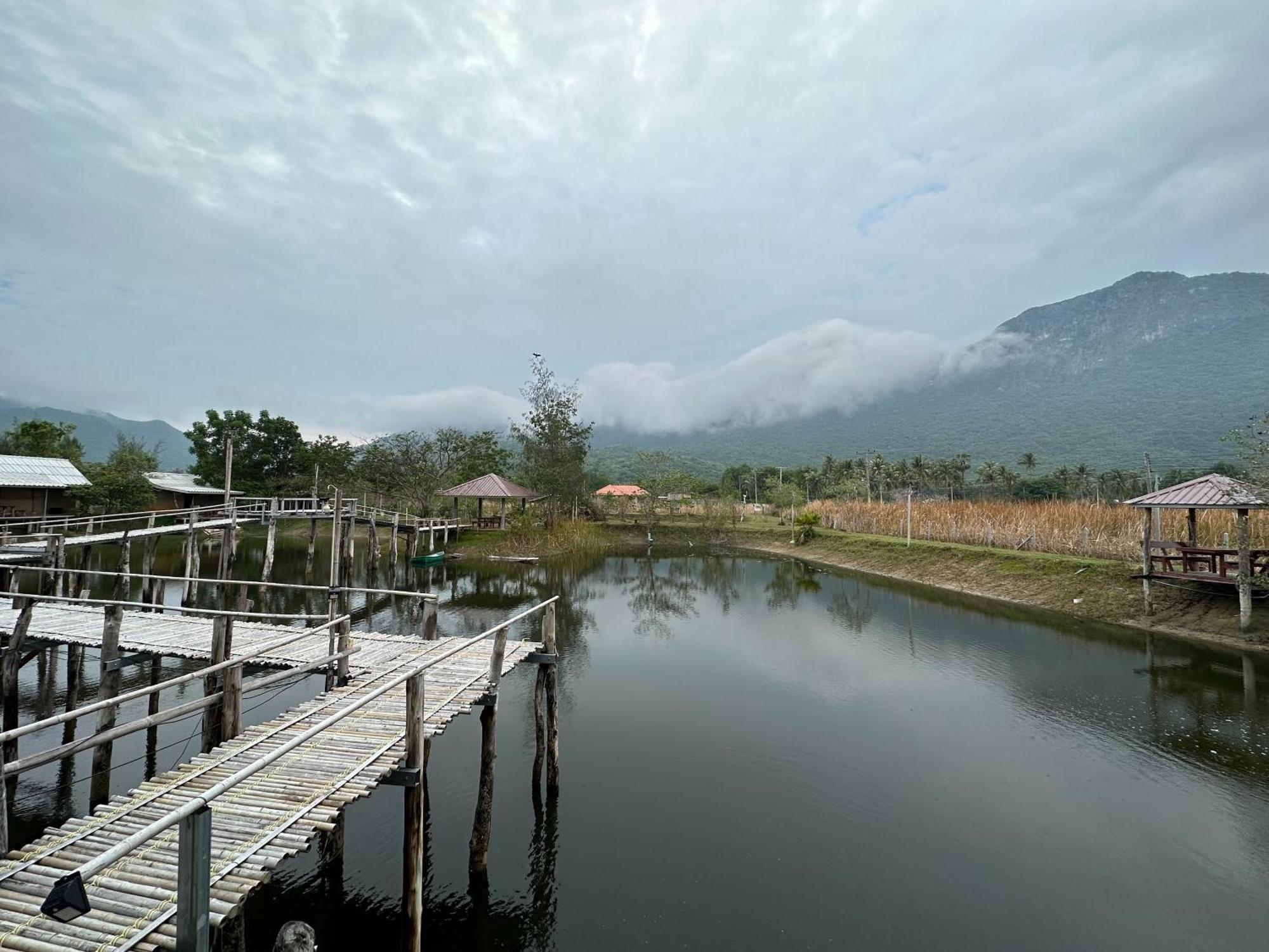 Numpu Baandin Hotel Sam Roi Yot Buitenkant foto