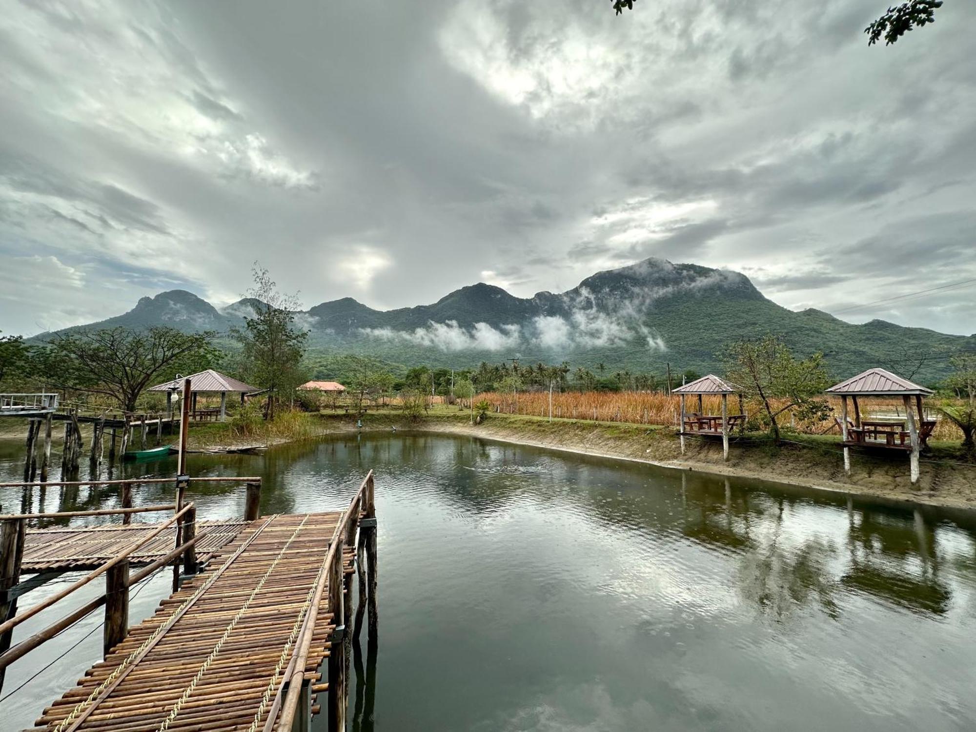 Numpu Baandin Hotel Sam Roi Yot Buitenkant foto
