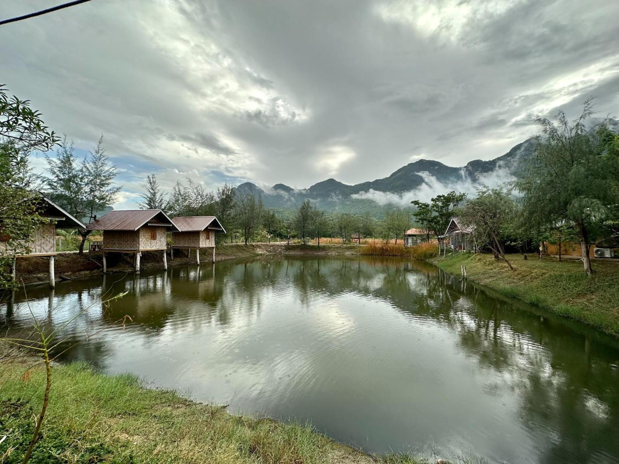 Numpu Baandin Hotel Sam Roi Yot Buitenkant foto